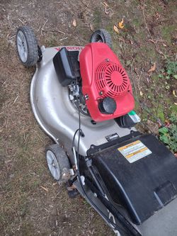 Honda Self Propeled Lawn Mower Vgood Condition. Pick up fremont sea. No low ball offers please. No trades. Many other tools for sale.