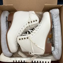Ladies Ice Skates Size 6.5