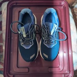 Brooke Walking Shoes
