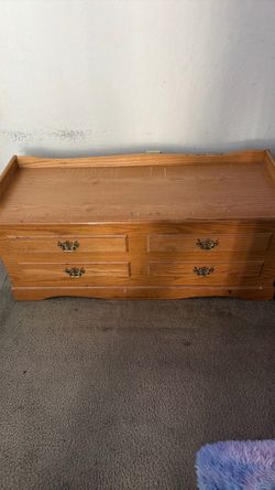 Free Oak Wood Low chest with faux 4 Drawers