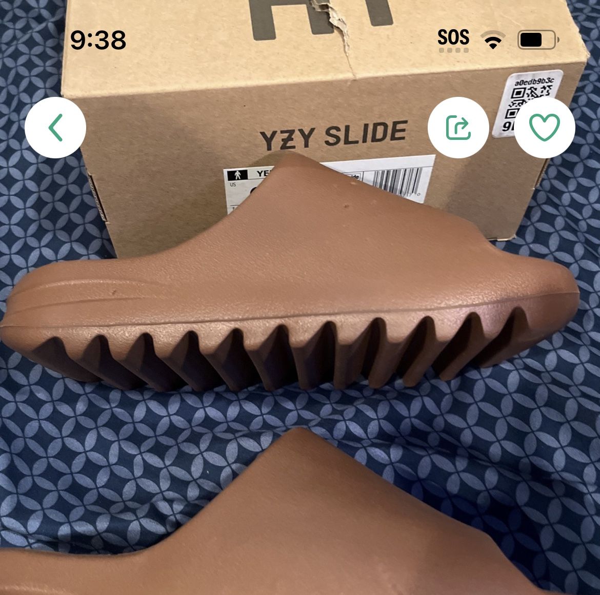 Yeezy Slides GOAT CERTIFIED! Original In The Box But The Box Is A Lil Beat Up. Comes With Tags. Don’t Pass Up This Deal.