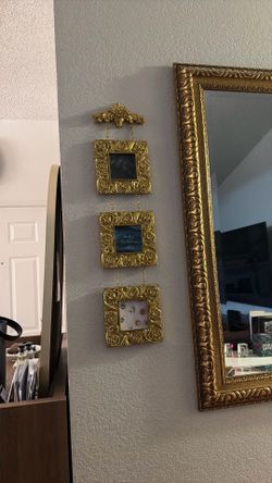 3 Connected Hanging Frames