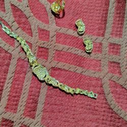 Woman Tennis Bracelet A Pair Of Earring In A Ring