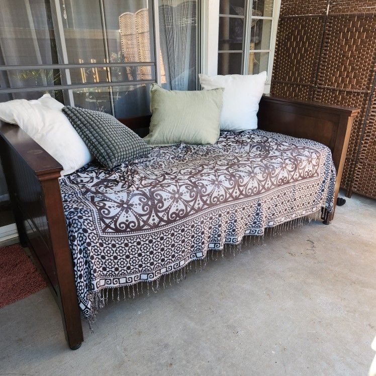 Day Bed - Twin Mattress