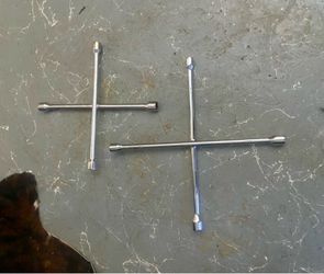 Pair of 4-Way Tire Irons / Lug Wrenches (1 Metric, 1 Standard) – Like New!