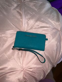 Michael kors wristlet
