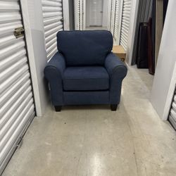 Plush Sofa Chair Great Condition 