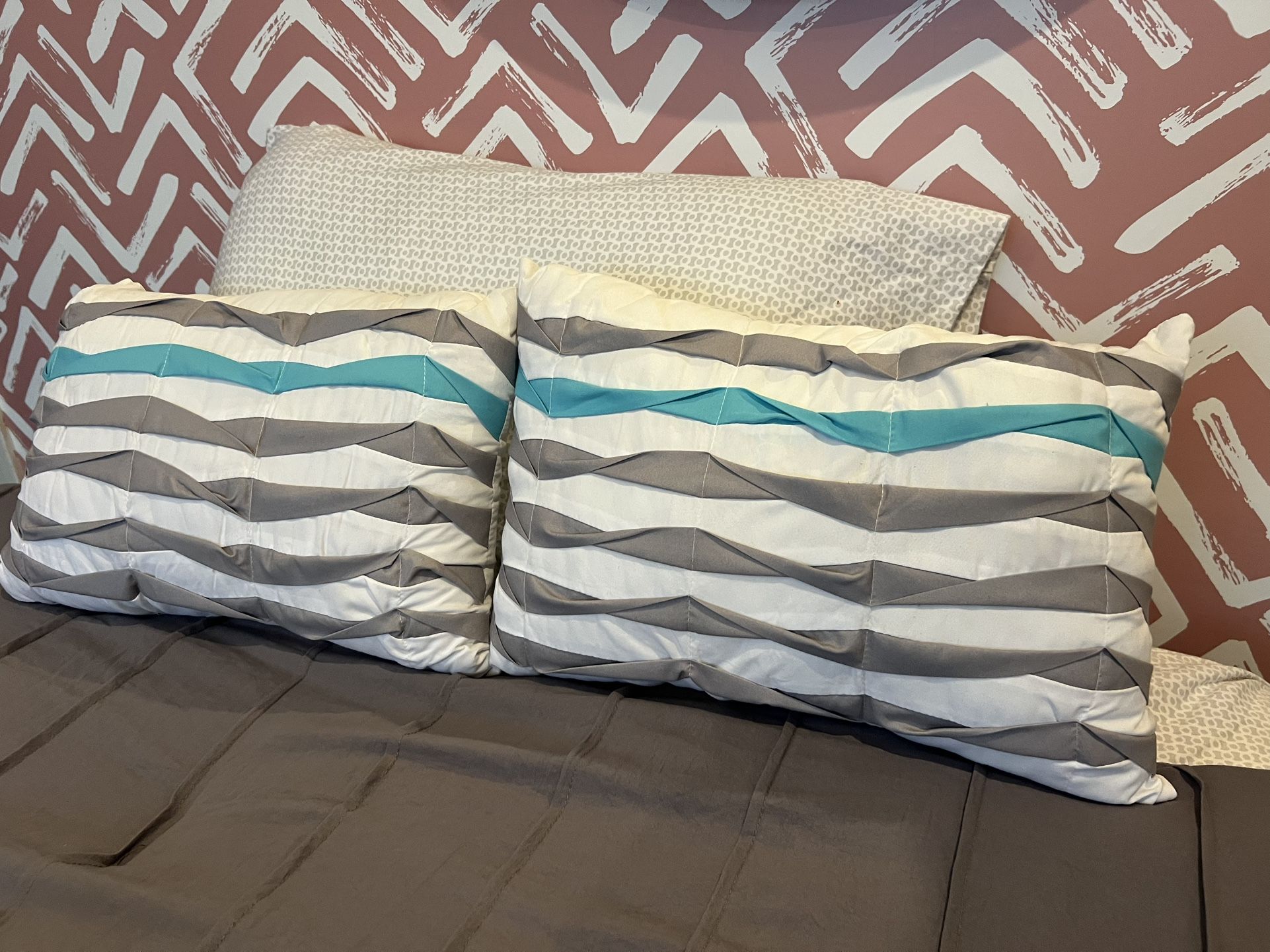 New Decorative Pillow Set