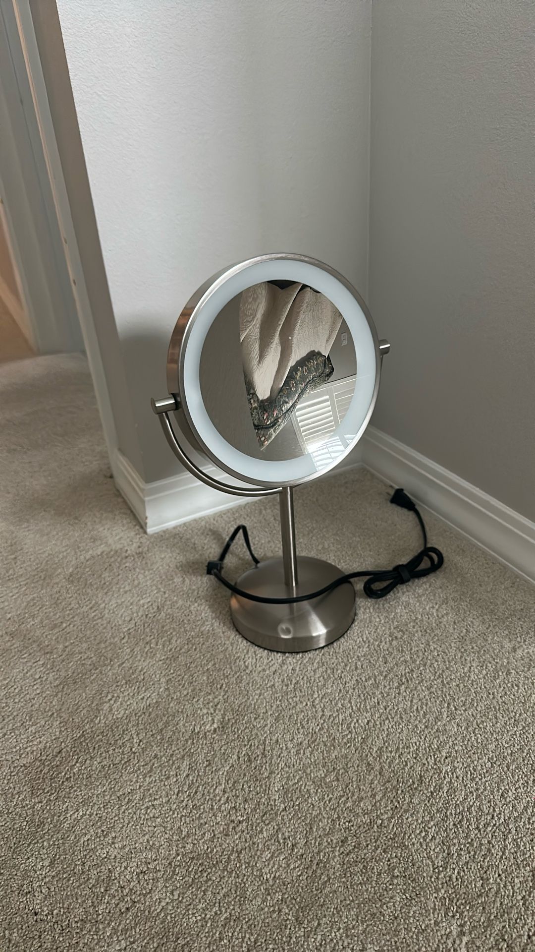 Plug In Make Up Mirror