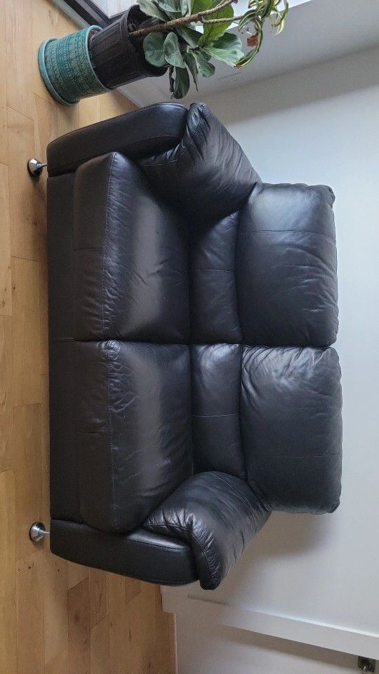 BLACK GENUINE LEATHER SOFA