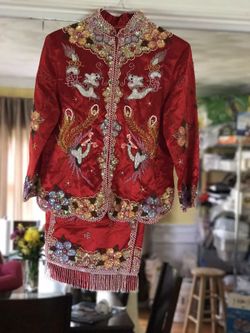 Chinese traditional wedding dress