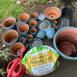 17 Outdoor Pots, Hanging Planter, Watering Can, Potting Soil 