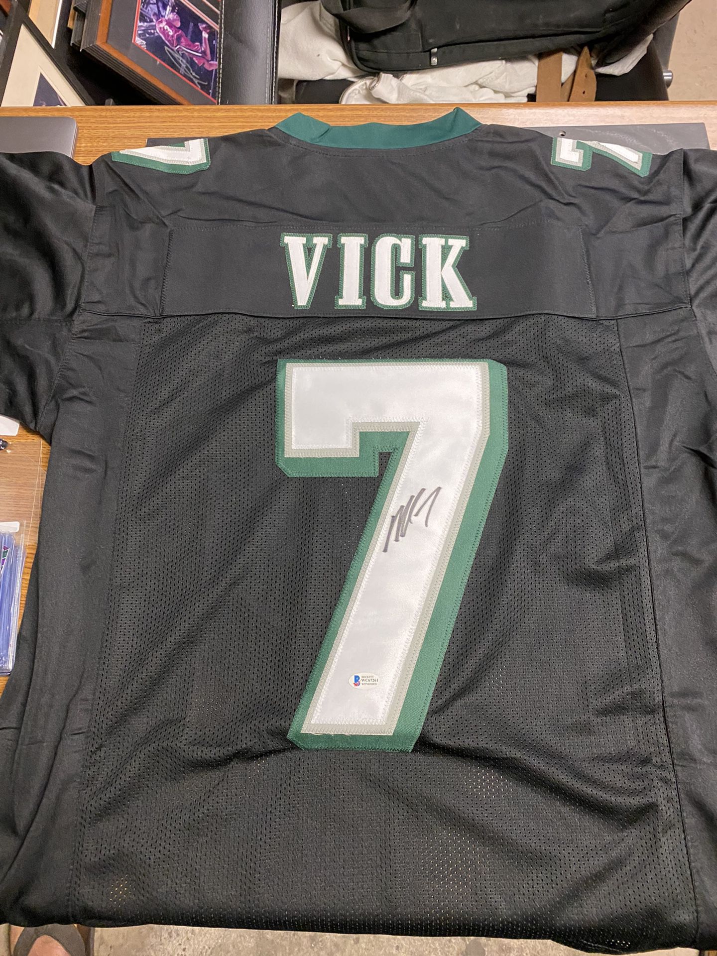 Michael Vick autographed Philadelphia eagles jersey for Sale in