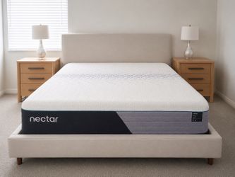 King Bedroom Set with Nectar Premier Hybrid Mattress – Excellent Condition