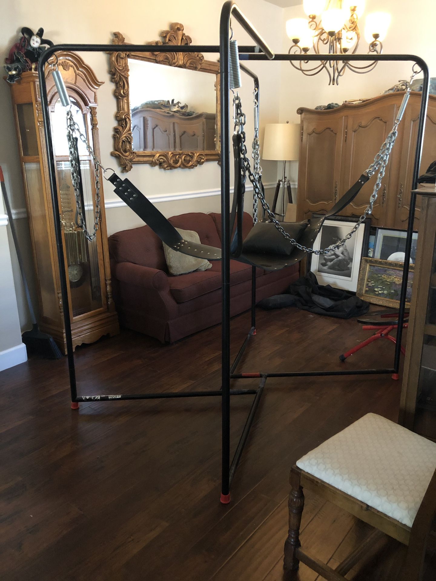 Fort trough portable sling stand and mMr. S leather sling ! Used 2 times so like new