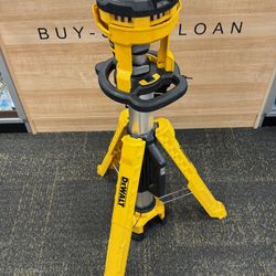 DEWALT DCL079 20V MAX 3000-Lumen Adjustable LED Tripod Light