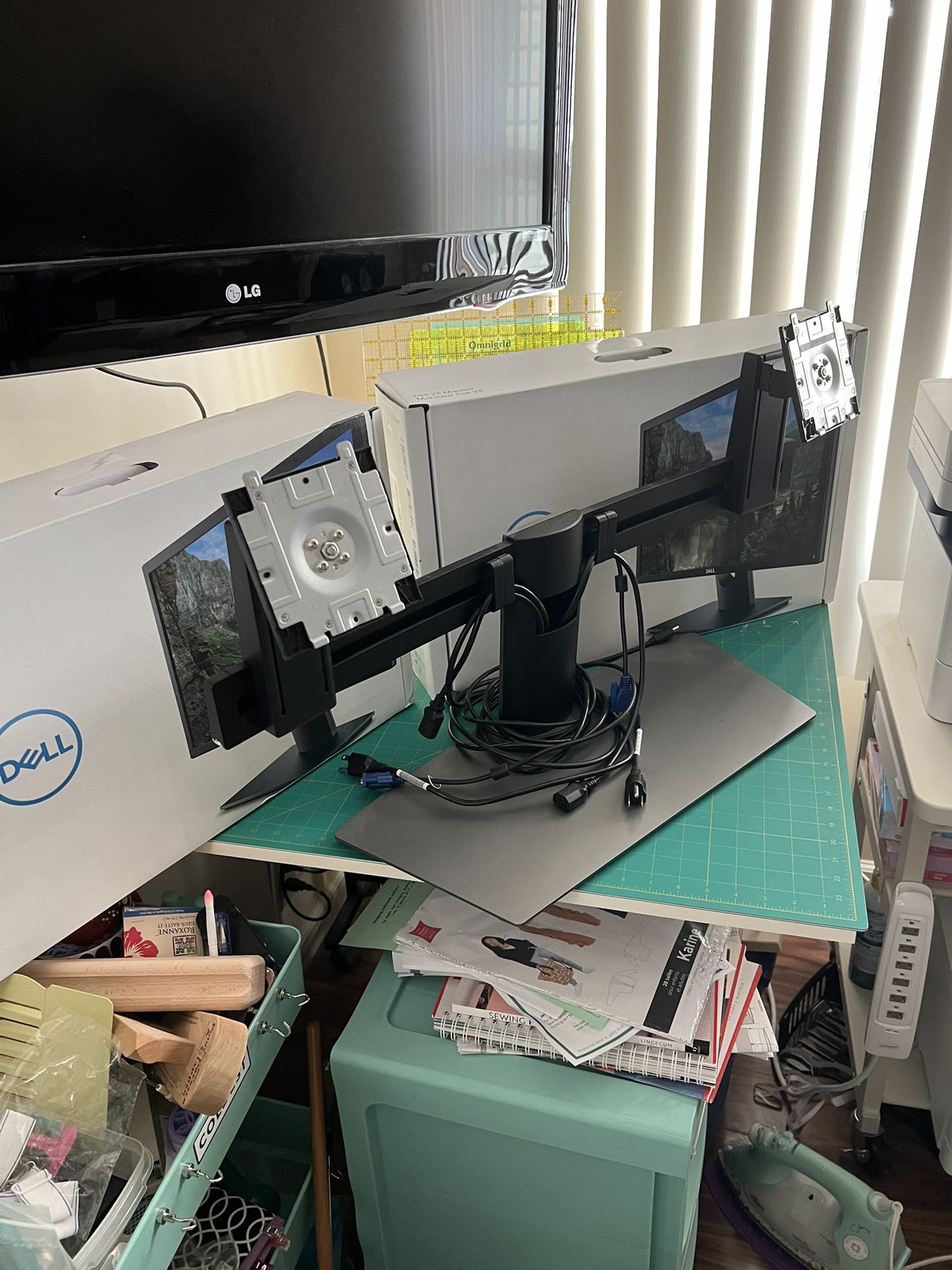 Dell 23 Inch Dual Monitor Set With Mount