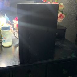 PS4 PRO 1Tb / 2 Controllers / Cables Included