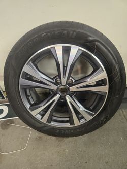 2019 Nissan Rogue SL Tire