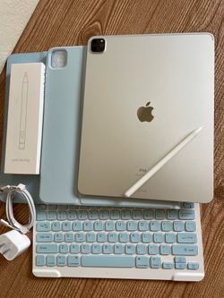 iPad Pro 12.9” (2020 model) 4th Generation 512GB with  keyboard case and pen & Accessories