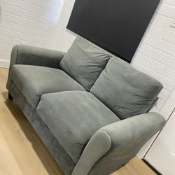 Lovseat Couch