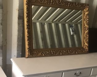 Beautiful antique style mirror 44x33