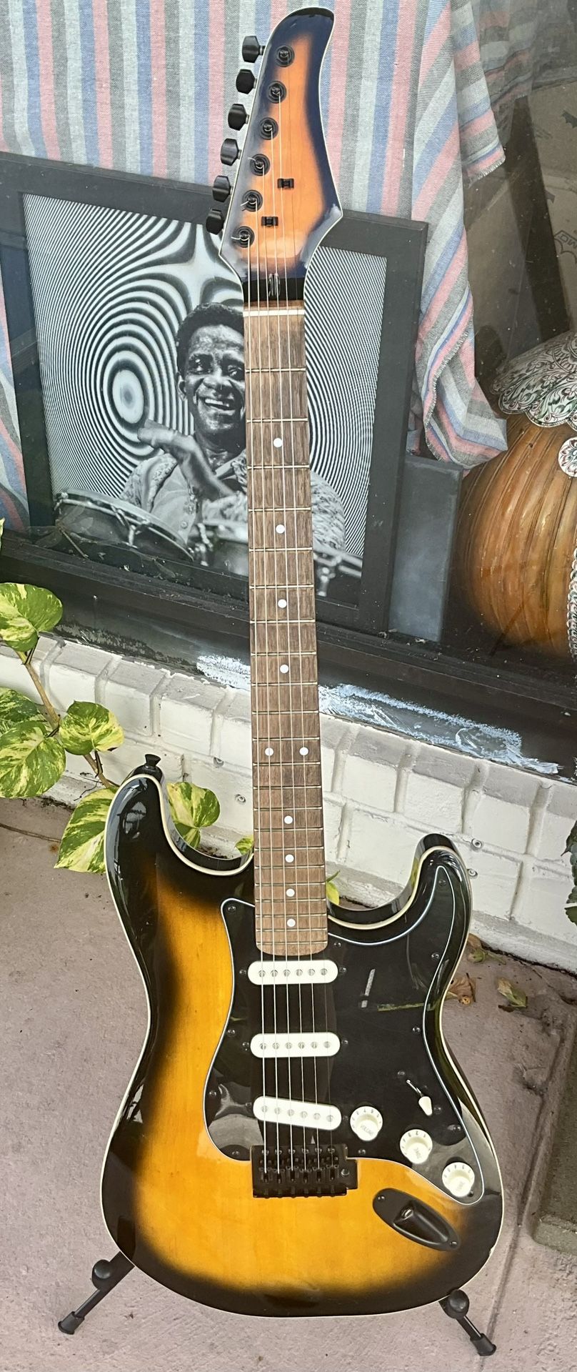 Strat Style Electric Guitar w/ 3 Pickups - Tobacco Burst