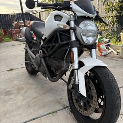 2013 White Ducati Monster 696