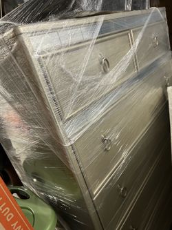 Chest of drawers