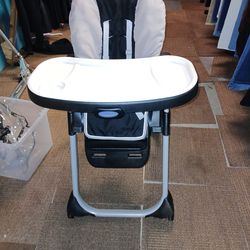 "NICE GRACO ADJUSTABLE HIGH CHAIR "