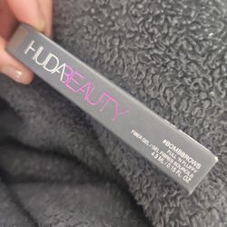 Huda Beauty Eyebrow Fiber Gel