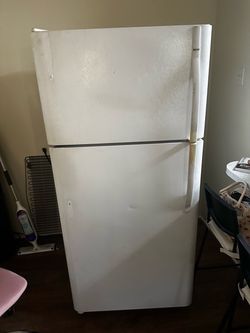 Kenmore apartment size/garage  fridge