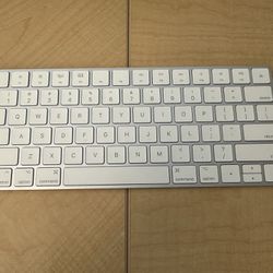 Apple Magic Keyboard - US English (MK2A3LL/A)