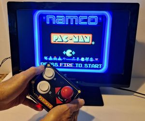 Jakks Pacific 2009 Pac-Man 12-in-1 Plug & Play TV Game Retro Arcade-Mint!