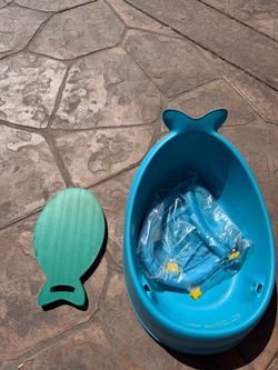 Skip Hop whale bathtub and kneeler wh new insert