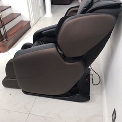 Beautiful Brookstone Zero Gravity Massage Chair For Sale! Free Delivery 🚚 