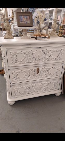 2 White Shabby Chic Nightstands