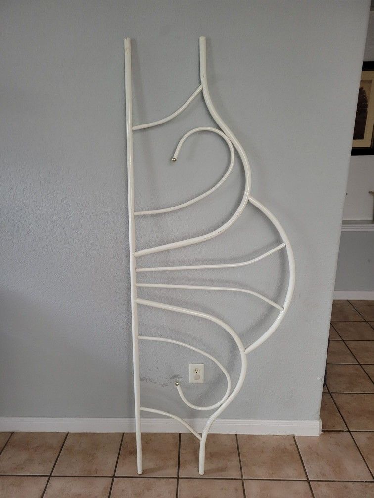 Metal Frame Daybed ALMOST NEW