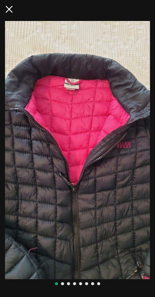 Black  Puffer Magellan Outdoors Jacket - Size  Women's  Medium /  Black and Pink