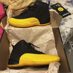 Air Jordan Retro 12 Black/University Gold