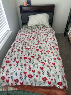 Twin bedroom set and TV!