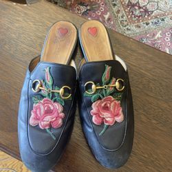 Gucci Black Leather Floral Embroidered Princetown Flat Mules