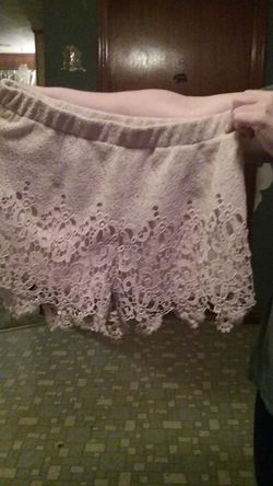 Umgee size m tan lacy shorts like new