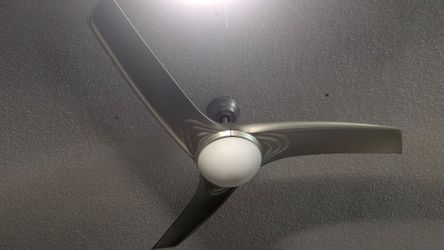 VONLUCE 52” Modern Ceiling Fan with LED Light & Remote Brushed Nickel Ventilador de Techo VONLUCE 52” Moderno con Luz LED y Control Remoto Níquel Cepi