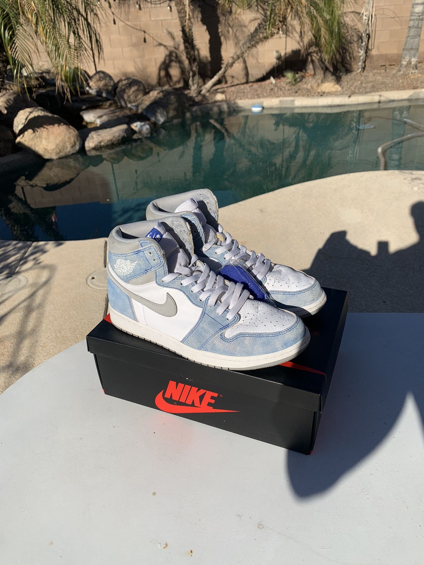 Jordan 1 Hyper Royal