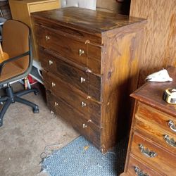 Vintage Dresser/33 X 18 X 43 Inches 