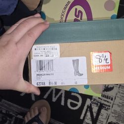 Black Clarks boots 8.5