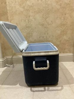 Ice chest  (18  1/2"  x  12")  -  $15
