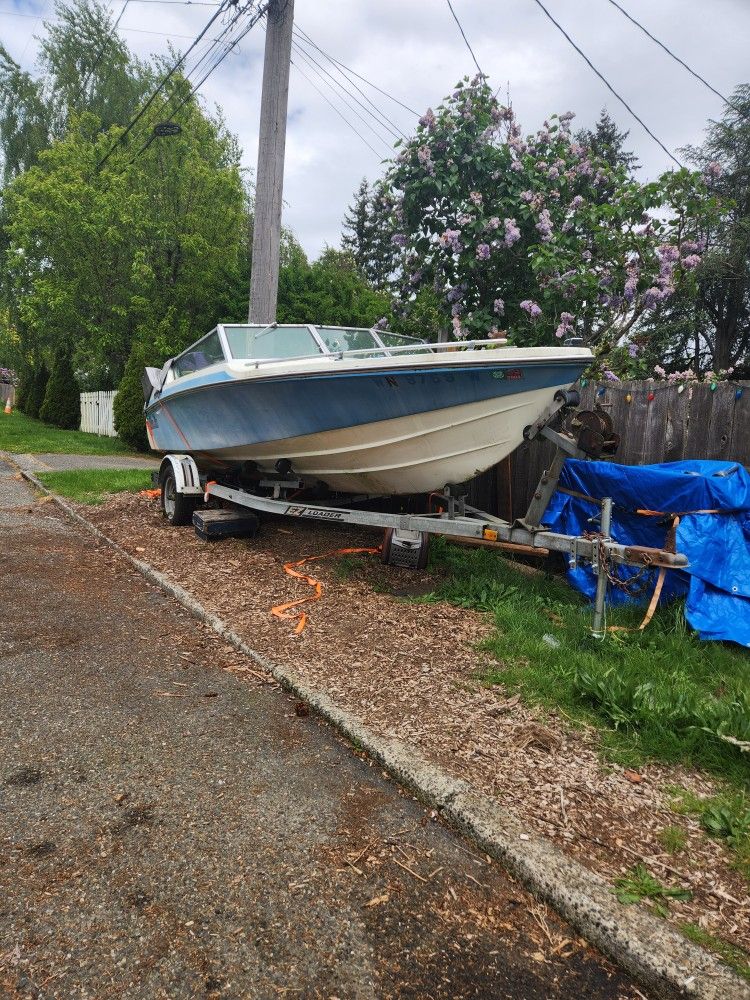 1976 20' GlassPly/135hp. Evenrude W/Trailer