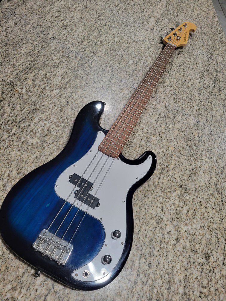 Stedman Pro Bass Guitar With Amp